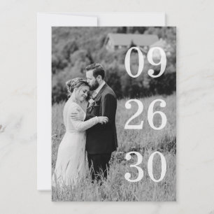 Elegante Foto en Blanco y Negro para Anuncio de Fe