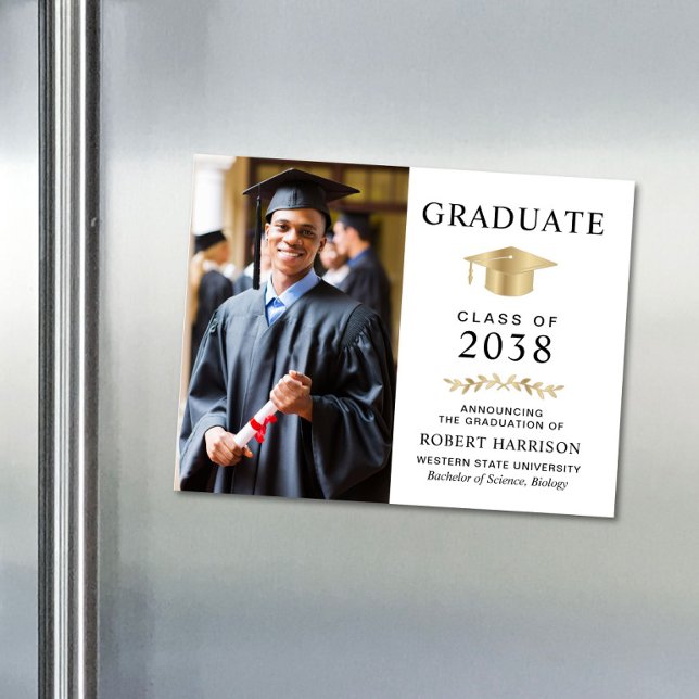 Elegante foto Invitación de graduación de oro blan (An elegant college graduation announcement magnet to celebrate the graduate's achievements)