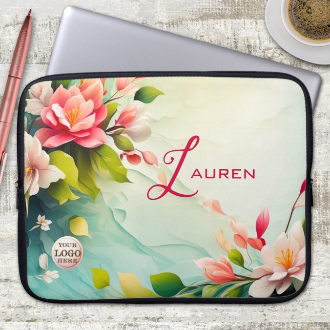 Elegante Funda para portátil de diseño floral rosa (Laptop sleeve featuring a painting of elegant pink flowers on a dreamy ocean like background)