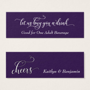 Elegante guión blanco en boletos de bebida morada