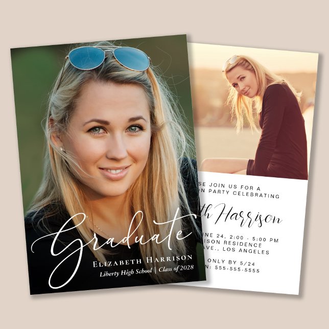 Elegante guión de la invitación a la fiesta de gra (An elegant photo graduation party invitation to celebrate the graduate's achievements)