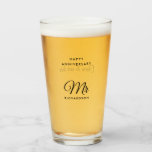 Elegante guión Personalizable apellidos Sr. Aniver<br><div class="desc">Echa un brindis a tu amor con este tumbler de vidrio personalizado. Con el nombre del querido "Sr." en un hermoso guión y el nombre de la familia impreso debajo. La impresión de "Feliz Aniversario" en la parte superior se agrega al tema de la ocasión. La parte trasera del tumbler...</div>