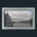 Elegante hebilla de cinturón con hermosa puesta de<br><div class="desc">Elegante hebilla de cinturón con asombrosas vistas desde París,  Francia. Río Sena en horas de puesta de sol. Este producto es su personalizable.</div>