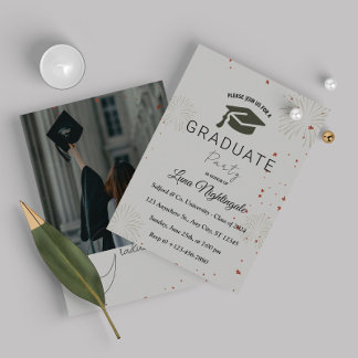 Elegante invitación a graduación gris con una foto
