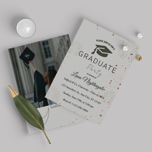 Elegante invitación a graduación gris con una foto (Subido por el creador)