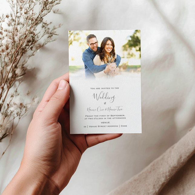 Elegante, invitación a la boda con gradiente fotog (Wedding invitation with a photo at the top fading down into white for the details)