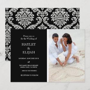 Elegante invitación a la boda de damasco blanco y 