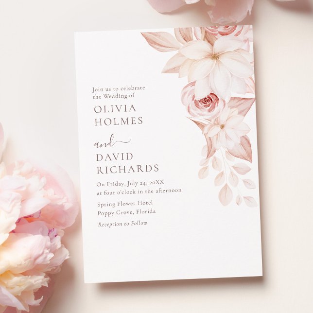 Elegante invitación a la boda de rosas blancas y r (Elegant White and Pink Roses Wedding Invitation on a pink table with pale pink peonies.)