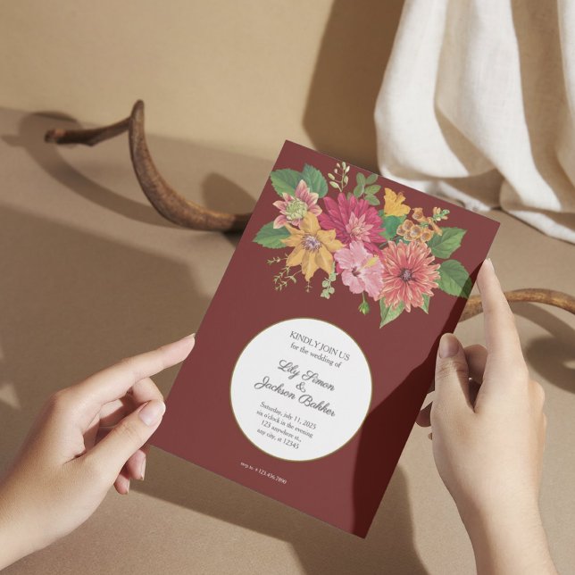 Elegante invitación a la boda floral borgoñona (1)