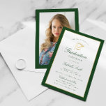 Elegante invitación a la ceremonia verde de gradua<br><div class="desc">Una elegante tarjeta de ceremonia de graduación con falsos bordes dorados y verdes. Los detalles del texto y la imagen se pueden personalizar.</div>