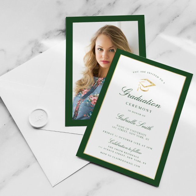 Elegante invitación a la ceremonia verde de gradua (Subido por el creador)
