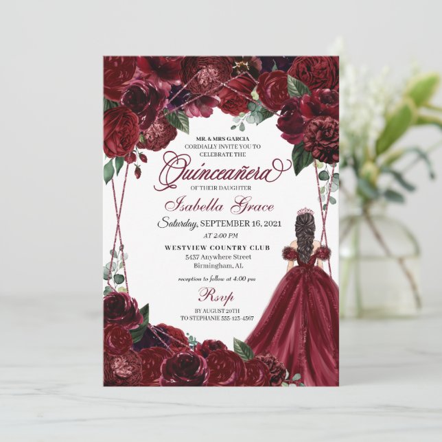 Elegante invitación a la Quinceanera floral borgoñ (Anverso de pie)