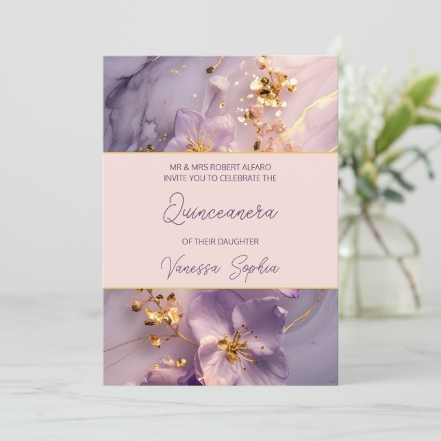 Elegante invitación a la quinceañera púrpura y dor (Anverso de pie)