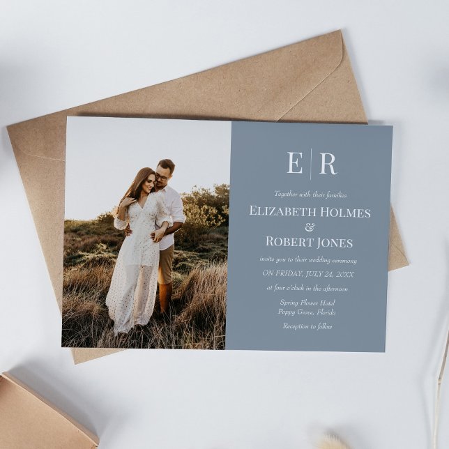 Elegante Invitación de Boda con Foto Personalizada (Elegant Dusty Blue Monogram Custom Photo Wedding Invitation on white table with neutral decoration.)