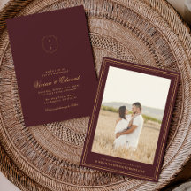 Elegante Invitación de Boda con Monograma de Crest