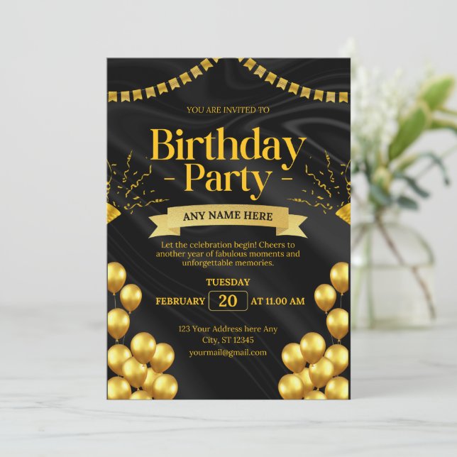 Elegante invitación de cumpleaños negro y oro | Im (Anverso de pie)
