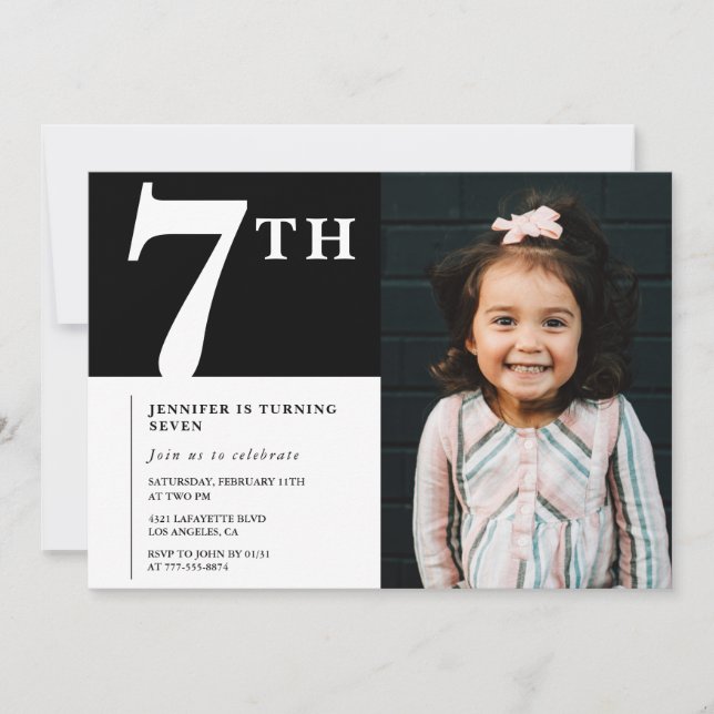 Elegante invitación de cumpleaños número 7 Black C (Anverso)
