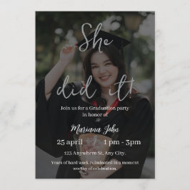 Elegante invitación de graduación con un estilo mo