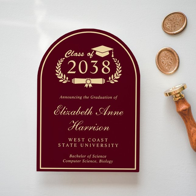 Elegante Invitación de graduación de la Universida (Share the pride and excitement of your graduate's achievement with friends and family near and far)