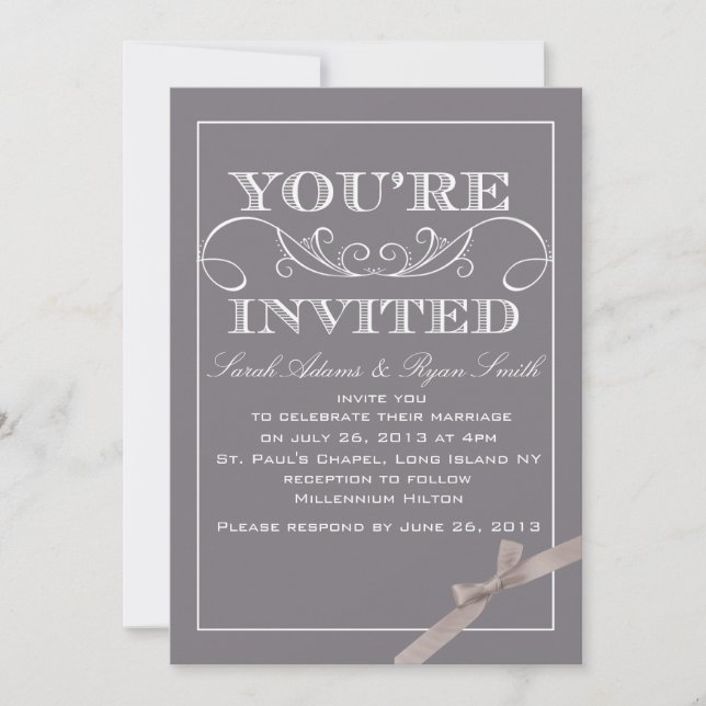 Elegante invitación de matrimonio gris con cinta d (Anverso)