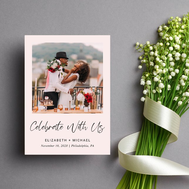 Elegante Invitación de recepción de boda rosa con  (Celebrate your love story with a reception invitation showcasing your favorite wedding photo)