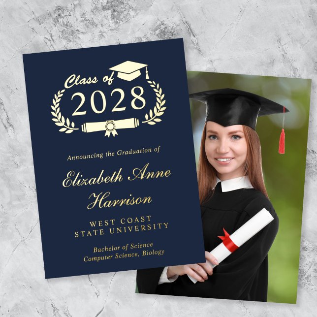 Elegante Invitación de Relieve metalizado de Gradu (An elegant college graduation foil announcement to celebrate the graduate's achievements)