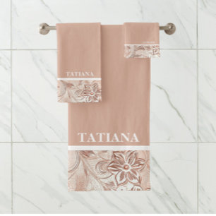 Elegante juego de toallas de baño con flores crema