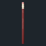 Elegante lápiz de favores rojo y blanco de la boda<br><div class="desc">¡Lo mejor del rojo granate es que es un color para todas las estaciones! Es romántico, regal y exuberante, y emparejado con el tipo de letra correcto puede convertirse en cualquier cosa, desde elegante a caprichosa. Fuimos con elegancia para esta suite de invitados de boda blanca y roja. Personalizable completo,...</div>