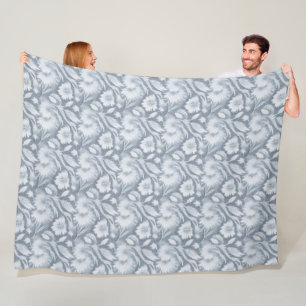 Elegante manta gris con contorno floral blanco