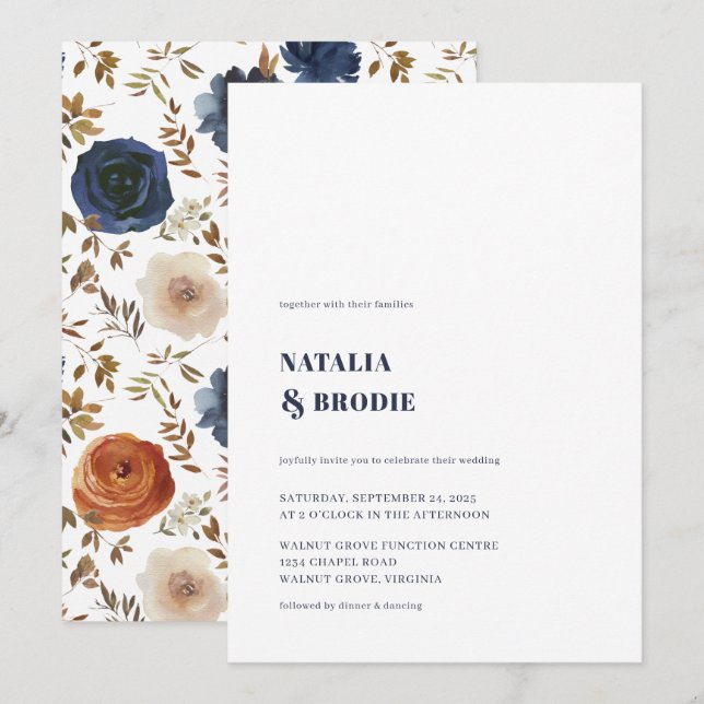 Elegante NAVY AZUL y Boda Floral Invitación (Anverso / Reverso)