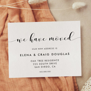 Elegante negro y blanco Hemos movido la invitación