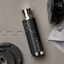 Elegante nombre personalizado negro y botella de a