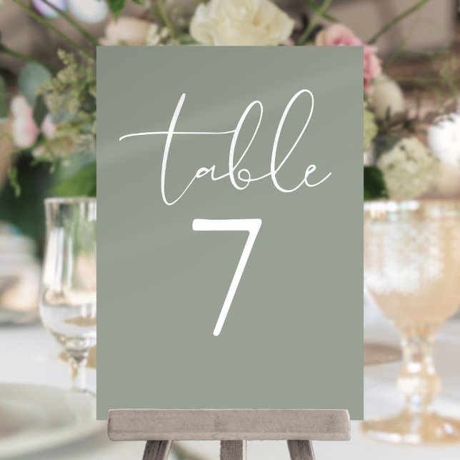 Elegante número de mesa con letra moderna en verde (Sage Green Elegant Modern Script Table Number)