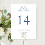 Elegante número de tabla Boda monogramado azul<br><div class="desc">Ayude a sus huéspedes a encontrar su mesa con este elegante número de tabla monogramado. Tarjetas de doble cara. Espacio claro alrededor que le da la libertad de usar el soporte de la mesa o el marco. Atractivo monograma de escudo botánico dibujado a mano con texto azul. La posibilidad de...</div>