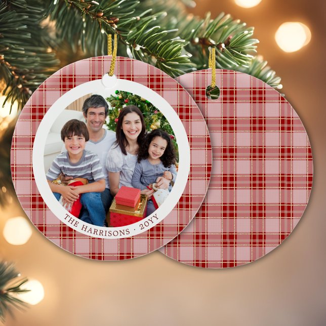 Elegante Ornamento de fotos de Navidades de la fam (Elegant Red Plaid Family Christmas Photo Ornament)