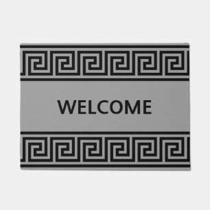 Elegante patrón griego sobre alfombra de bienvenid