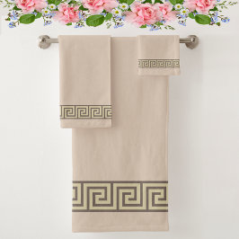 Elegante patrón griego sobre beige de arena y marr