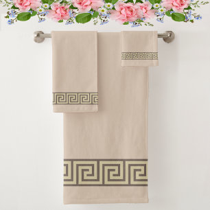 Elegante patrón griego sobre beige de arena y marr