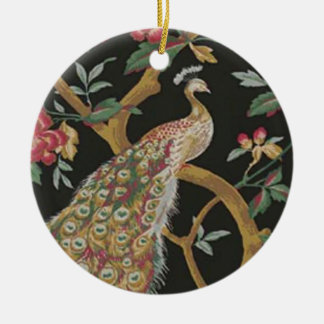 Elegante Pavo Real En Ornamento Negro