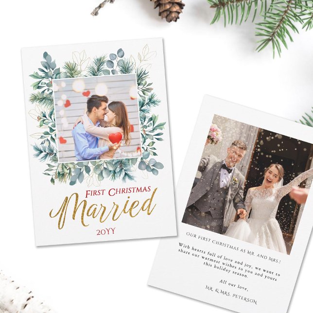 Elegante primera Navidad casada con recién casados (first christmas married newlyweds couple holidays card elegant botanical square frame gold green red)