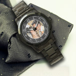 Elegante reloj de fotos Boda negro y plateado<br><div class="desc">Elegante reloj de boda de plantillas de fotos. Un regalo perfecto para capturar el momento. Imagen de plantilla del primer beso de Alena Kratochvilova.http://www.publicdomainpictures.net/view-image.php?image=1128&picture=first-kiss</div>