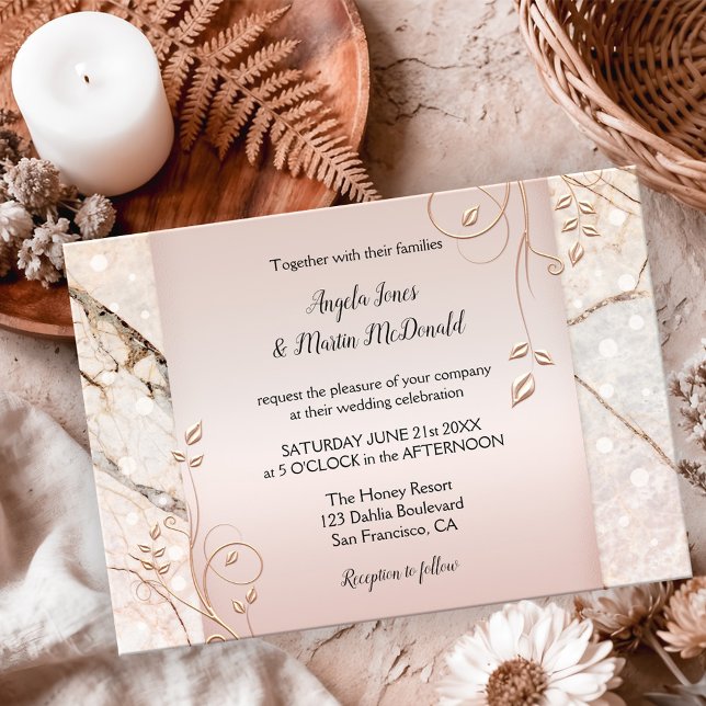 Elegante Rosa de Mármol Dorado Invitación a la Bod (Wedding invitation featuring rose gold floral swirls on blush pink with marble and light sparkles)
