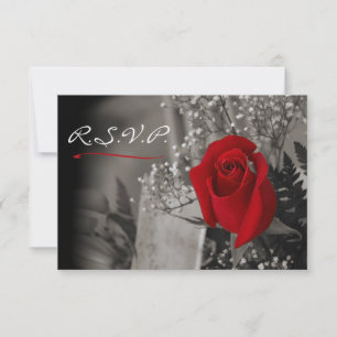 Elegante rosa roja desvanecida negro y blanco RSVP