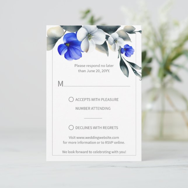 Elegante Royal Floral Azul y Blanco RSVP (Anverso de pie)