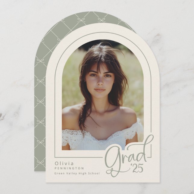 Elegante Sage Simple Photo 2025 Grad Invitación (Anverso / Reverso)