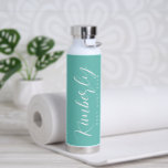 Elegante Script EDITABLE COLOR Botella de agua<br><div class="desc">Visite nuestra tienda en www.berryberrysweet.com para ver artículos de papelería modernos y elegantes y regalos personalizados.</div>