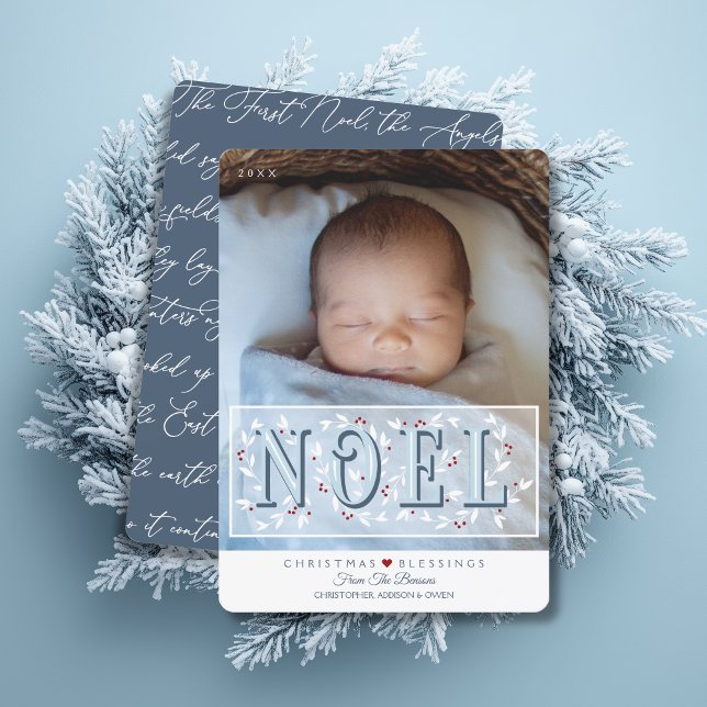 Elegante tarjeta azul blanca para la primera Navid (Shown on a 5" x 7" card with rounded corners)