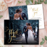 Elegante Tarjeta de agradecimiento para Boda de fo<br><div class="desc">Moderno Elegante Boho Moda Gold Caligraphy Boda 2 Foto Tarjeta De agradecimiento. Elegante plantilla de boda de agradecimiento con una foto vertical completa en la parte delantera con el texto "Gracias" en un caprichoso guion tipográfico con letras rápidas a mano sobre la imagen y una foto al revés (1) y...</div>