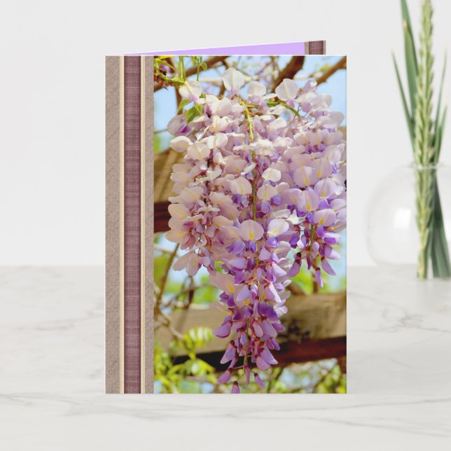 Elegante tarjeta de cumpleaños feliz con flor de G (Anverso)