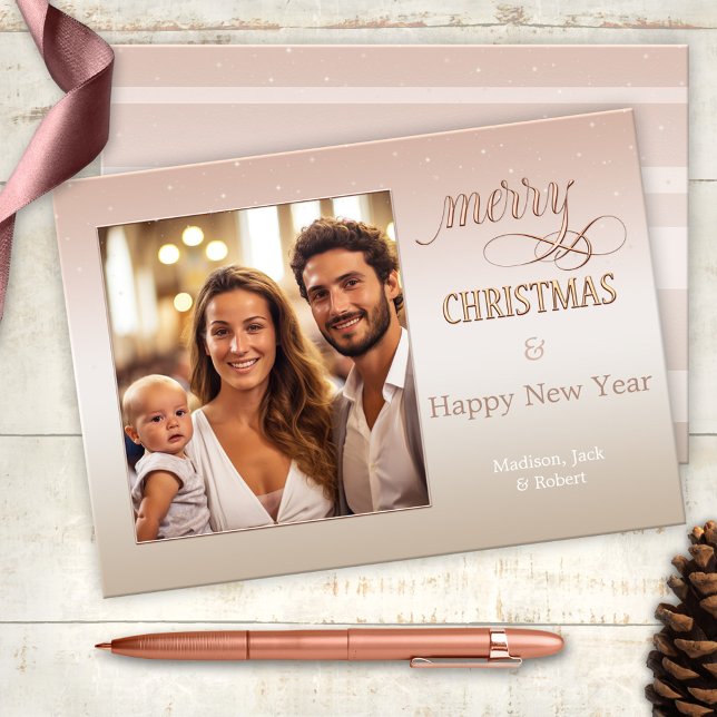 Elegante tarjeta de foto Rubor rosa para Navidad (An elegant blush pink Christmas Holidays Card featuring your own favorite photo)